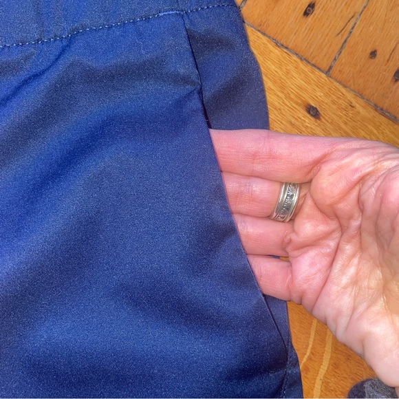 Under Armour Boys’ Navy Shorts SZ 14 - Picture 2 of 8